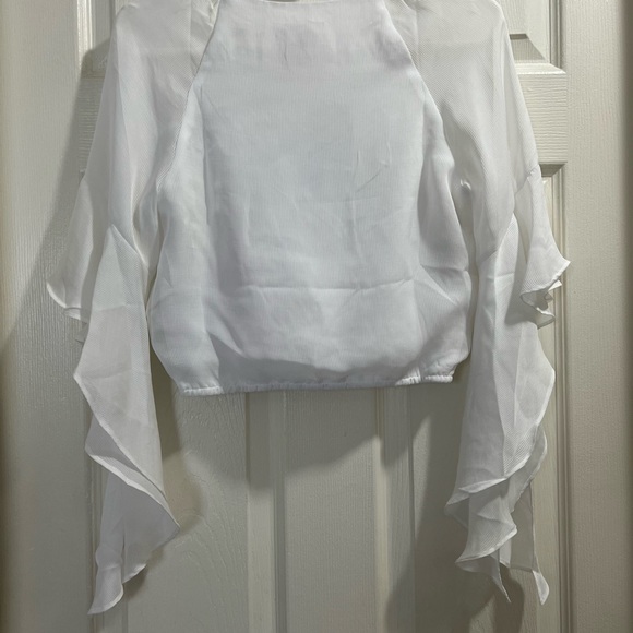 New with tags Guess crop ruffle top in white - Picture 2 of 5